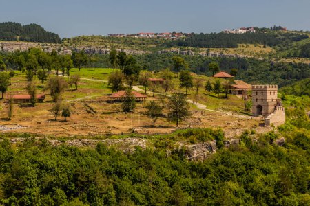 Téléchargez les photos : Forteresse de Trapezitsa dans la ville de Veliko Tarnovo, Bulgarie - en image libre de droit