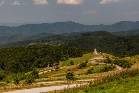 Téléchargez les photos : Cimetière militaire russe et monument au Tsar Liberator sur Shipka Peak, Bulgarie - en image libre de droit