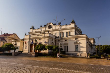 Téléchargez les photos : SOFIA, BULGARIE - 2 AOÛT 2019 : Bâtiment de l'Assemblée nationale à Sofia, Bulgarie - en image libre de droit