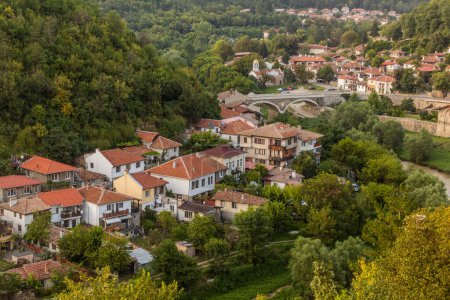Foto de Casas en un valle en Veliko Tarnovo, Bulgaria - Imagen libre de derechos