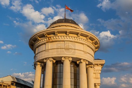 Téléchargez les photos : Tour du Musée Archéologique de la République de Macédoine à Skopje, Macédoine du Nord - en image libre de droit