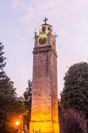 Téléchargez les photos : Vue du soir de la Tour de l'Horloge à Bitola, Macédoine du Nord - en image libre de droit