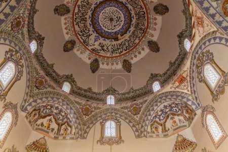 Téléchargez les photos : PRIZREN, KOSOVO - 12 AOÛT 2019 : Intérieur de la mosquée Sinan Pacha à Prizren, Kosovo - en image libre de droit