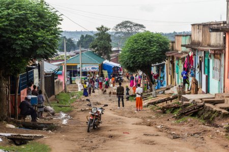 Téléchargez les photos : JINKA, ÉTHIOPIE - 2 FÉVRIER 2020 : Vue d'une rue à Jinka, Éthiopie - en image libre de droit