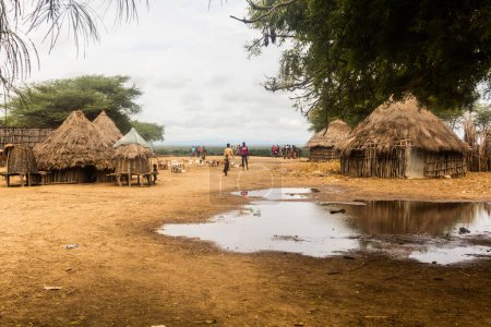 Téléchargez les photos : KORCHO, ÉTHIOPIE - 4 FÉVRIER 2020 : Vue du village de Korcho habité par la tribu Karo, Éthiopie - en image libre de droit