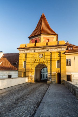Téléchargez les photos : Budejovicka brana porte de la vieille ville de Cesky Krumlov, République tchèque - en image libre de droit