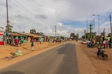 Téléchargez les photos : MARALAL, KENYA - 13 FÉVRIER 2020 : Rue dans le centre de Maralal, Kenya - en image libre de droit