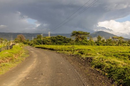 Téléchargez les photos : Route près du village de Longonot, Kenya - en image libre de droit