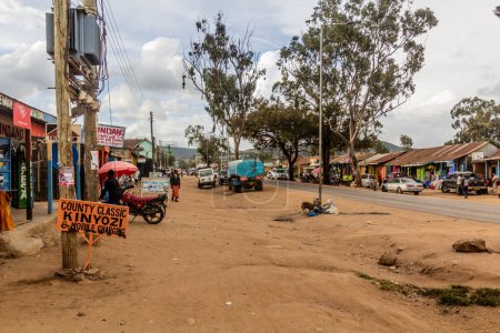 Foto de MARALAL, KENIA - 13 DE FEBRERO DE 2020: Calle en el centro de Maralal, Kenia - Imagen libre de derechos