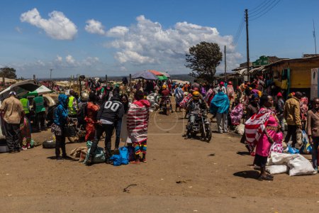Téléchargez les photos : NTULELE, KENYA - 18 FÉVRIER 2020 : Vue d'un marché dans le village de Ntulele, Kenya - en image libre de droit
