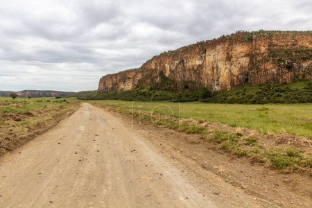 Téléchargez les photos : Piste dans le parc national Hell's Gate, Kenya - en image libre de droit
