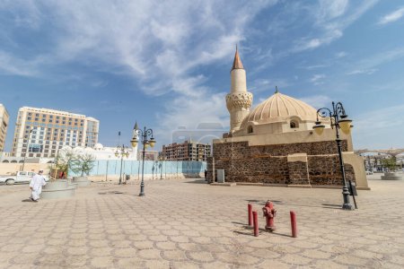 Téléchargez les photos : MEDINA, ARABIE SAOUDITE - 12 NOVEMBRE 2021 : Mosquée Abu Bakr dans la région d'Al Haram à Médine, Arabie Saoudite - en image libre de droit