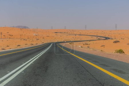 Téléchargez les photos : Autoroute du désert près de Ha'il, Arabie Saoudite - en image libre de droit