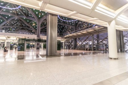 Téléchargez les photos : MEDINA, ARABIE SAOUDITE - 13 NOVEMBRE 2021 : Gare de Medina (Madinah) du Haramain High Speed Railway, Arabie Saoudite - en image libre de droit