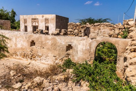 Ruinas de casas antiguas en la ciudad de Farasan en la isla de Farasan, Arabia Saudita
