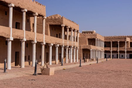 Téléchargez les photos : Colonnades du palais Qishlah à Ha'il, Arabie Saoudite - en image libre de droit