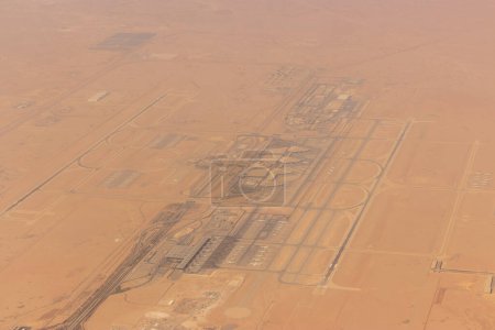 Foto de Vista aérea del Aeropuerto Internacional Rey Khalid en Riad, Arabia Saudita - Imagen libre de derechos