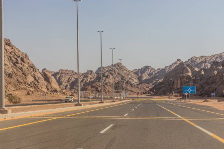 Téléchargez les photos : Autoroute du désert près de Ha'il, Arabie Saoudite - en image libre de droit
