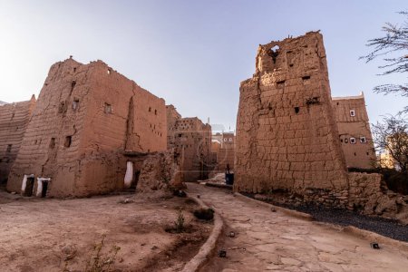 Téléchargez les photos : Maisons traditionnelles de pisé à Dhahran al Janub, Arabie Saoudite - en image libre de droit
