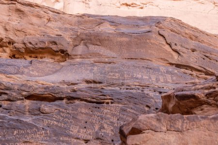 Téléchargez les photos : Inscriptions rupestres de Jabal Ikmah à Al Ula, Arabie Saoudite - en image libre de droit