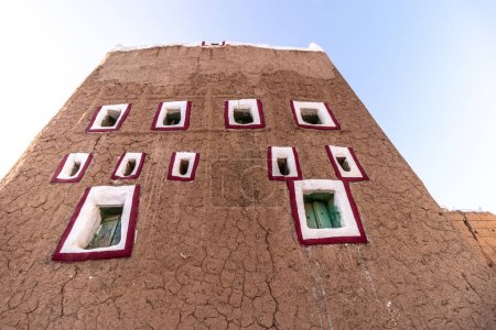 Téléchargez les photos : Maison traditionnelle en pisé à Dhahran al Janub, Arabie Saoudite - en image libre de droit