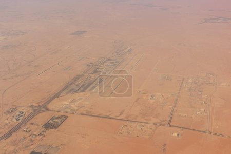 Vista aérea del Aeropuerto Internacional Rey Khalid en Riad, Arabia Saudita