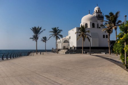 Téléchargez les photos : Mosquée de l'île sur la promenade de la corniche à Jeddah, en Arabie Saoudite - en image libre de droit