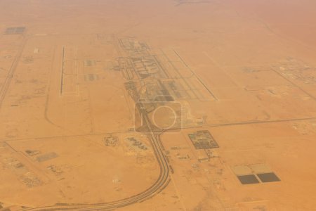 Téléchargez les photos : Vue Aérienne de L'aéroport International King Khalid à Riyad, Arabie Saoudite - en image libre de droit