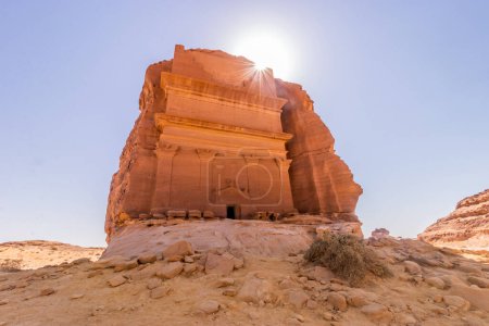 Téléchargez les photos : Tombeau de Qasr al Farid (château solitaire) au site Hegra (Maca'in Salih) près d'Al Ula, en Arabie Saoudite - en image libre de droit