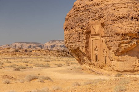 Téléchargez les photos : Tombes rupestres sur la colline Jabal al Ahmar à Hegra (Maca'in Salih) près d'Al Ula, en Arabie Saoudite - en image libre de droit