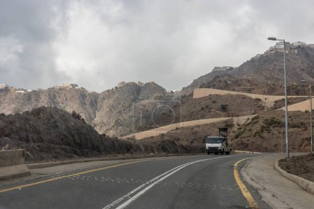 Foto de Ruta de montaña 2442 entre Abha y Rijal Alma, Arabia Saudita - Imagen libre de derechos
