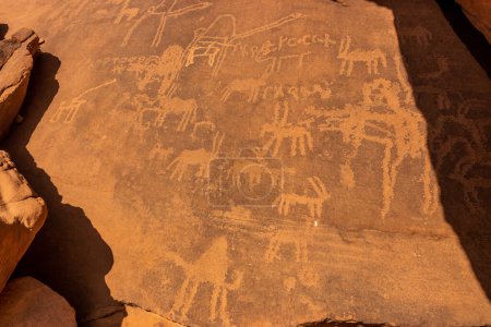 Téléchargez les photos : Rock art (pétroglyphes) en Jubbah, Arabie Saoudite - en image libre de droit