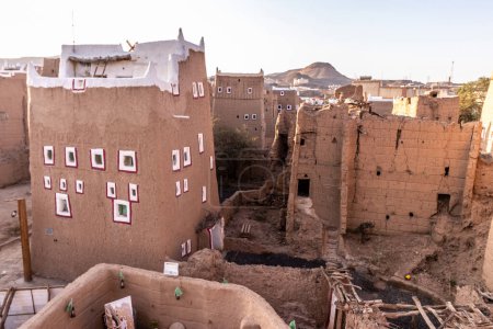 Téléchargez les photos : Maisons traditionnelles en briques de boue à Dhahran Al Janub, Arabie Saoudite - en image libre de droit