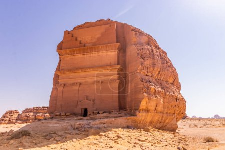 Téléchargez les photos : Tombeau de Qasr al Farid (château solitaire) au site Hegra (Maca'in Salih) près d'Al Ula, en Arabie Saoudite - en image libre de droit