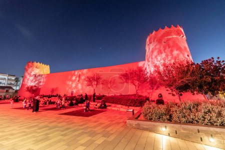 Téléchargez les photos : RIYADH, ARABIE SAOUDITE - 29 NOVEMBRE 2021 : Vue du soir du fort Masmak à Riyad, Arabie Saoudite - en image libre de droit