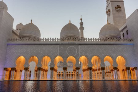 Foto de Mezquita Sheikh Zayed en Abu Dhabi, Emiratos Árabes Unidos. - Imagen libre de derechos