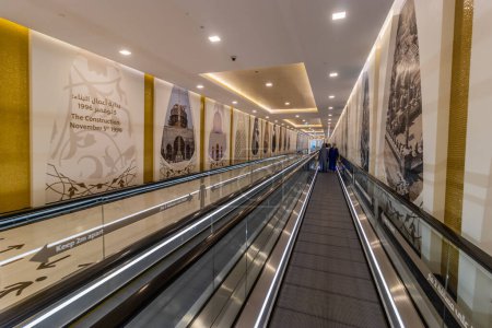 Photo for ABU DHABI, UAE - OCTOBER 17, 2021: Tolerance path at the visitor underground entrance of the Sheikh Zayed Grand Mosque in Abu Dhabi, United Arab Emirates. - Royalty Free Image