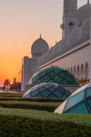 Sunset at Sheikh Zayed Grand Mosque in Abu Dhabi, United Arab Emirates.