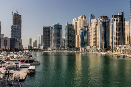 Téléchargez les photos : DUBAI, Émirats arabes unis - 28 OCTOBRE 2021 : Vue de Dubai Marina, Émirats arabes unis. - en image libre de droit