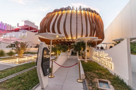 Téléchargez les photos : DUBAI, Émirats arabes unis - 28 OCTOBRE 2021 : Pavillon Oman à l'Expo 2020 à Dubaï, Émirats arabes unis. - en image libre de droit