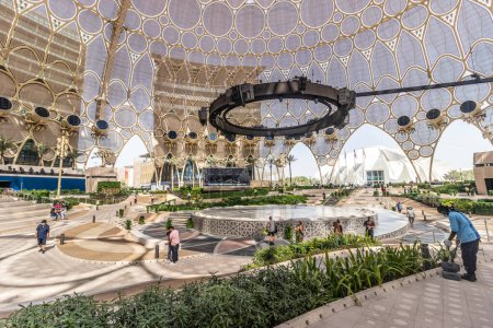 Téléchargez les photos : DUBAI, Émirats arabes unis - 30 OCTOBRE 2021 : Al Wasl Plaza à l'Expo 2020 à Dubaï, Émirats arabes unis. - en image libre de droit