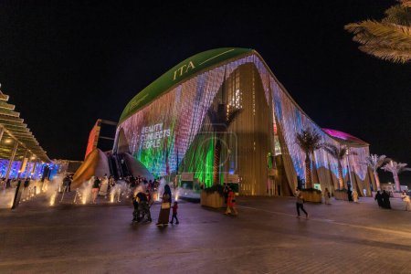 Téléchargez les photos : DUBAI, Émirats arabes unis - 30 OCTOBRE 2021 : Pavillon de l'Italie à l'Expo 2020 à Dubaï, Émirats arabes unis. - en image libre de droit