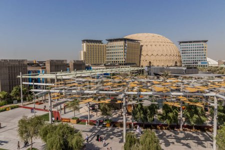 Téléchargez les photos : DUBAI, Émirats Arabes Unis - 30 OCTOBRE 2021 : Skyline of Expo 2020 grounds in Dubai, Émirats Arabes Unis. - en image libre de droit