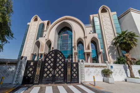Téléchargez les photos : ABU DHABI, Émirats arabes unis - 18 OCTOBRE 2021 : Cathédrale Saint-Antoine pour l'église copte orthodoxe d'Abu Dhabi, Émirats arabes unis. - en image libre de droit