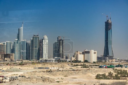 Foto de Skyline de rascacielos en Dubai, Emiratos Árabes Unidos. - Imagen libre de derechos