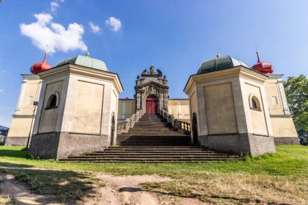 Téléchargez les photos : Escalier du monastère de Kraliky, République tchèque - en image libre de droit