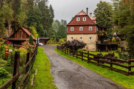 Téléchargez les photos : Établissement de Stary Mlyn dans le parc national de la Suisse tchèque, République tchèque - en image libre de droit