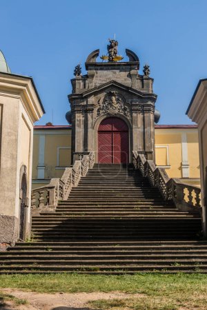 Téléchargez les photos : Escalier du monastère de Kraliky, République tchèque - en image libre de droit