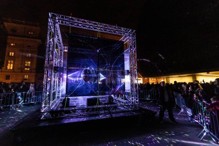 Téléchargez les photos : PRAGUE RÉPUBLIQUE TCHÈQUE - 14 OCTOBRE 2022 : Installation laser QUADD du Festival du Signal à Prague, Tchéquie - en image libre de droit