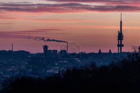 Foto de Vista de la madrugada del horizonte de Praga, República Checa - Imagen libre de derechos
